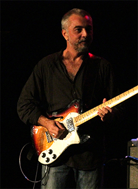 Víctor Jordá. Voz y guitarra de Medicine Man